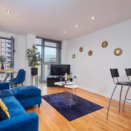 Spacious 4 Beds Apt - Perfect For Families, Contractors & Free Parking شقة ليدز